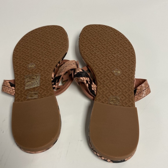 New! Tory Burch Snake Print Metal Millers
Size: 5.5, No Box - Picture 7 of 8